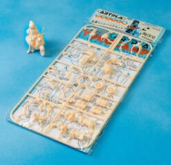 Kaiyodo ARTPLA 1/24 Shima Rin & Bike Plastic Model (Laid-Back Camp/Yuru Camp) -Model Toys 4537807190284 28c04b34501784883eacb1dca4f3f263 91118.1695704129