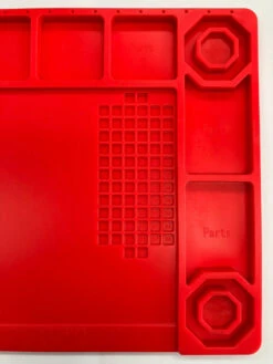 Doyusha SGOT! Red Silicon Mat M (for Hobbies And Figures) -Model Toys 4975406130537 d61312553e5084ae9be6cd38710634b2 71290.1695350570