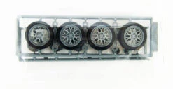 Fujimi 193434 W-2 1/24 Scale BBS LM 18 Inch Wheel & Tire Set -Model Toys DSC07412 86530.1544756126